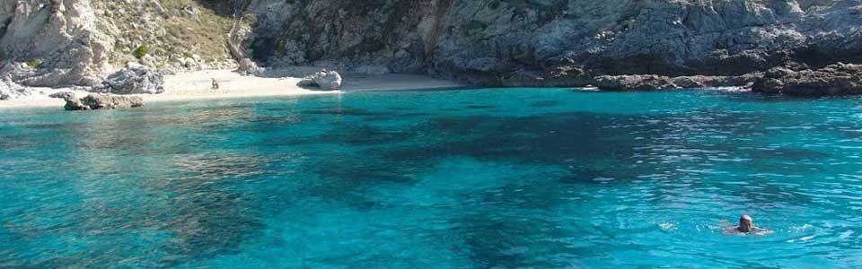 Türkisblaues Meer in Tropea