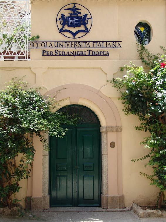 Eingang Sprachschule in Tropea